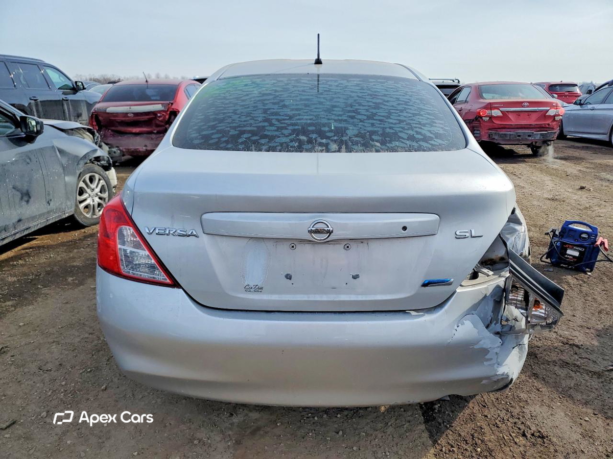Nissan Versa 2012
