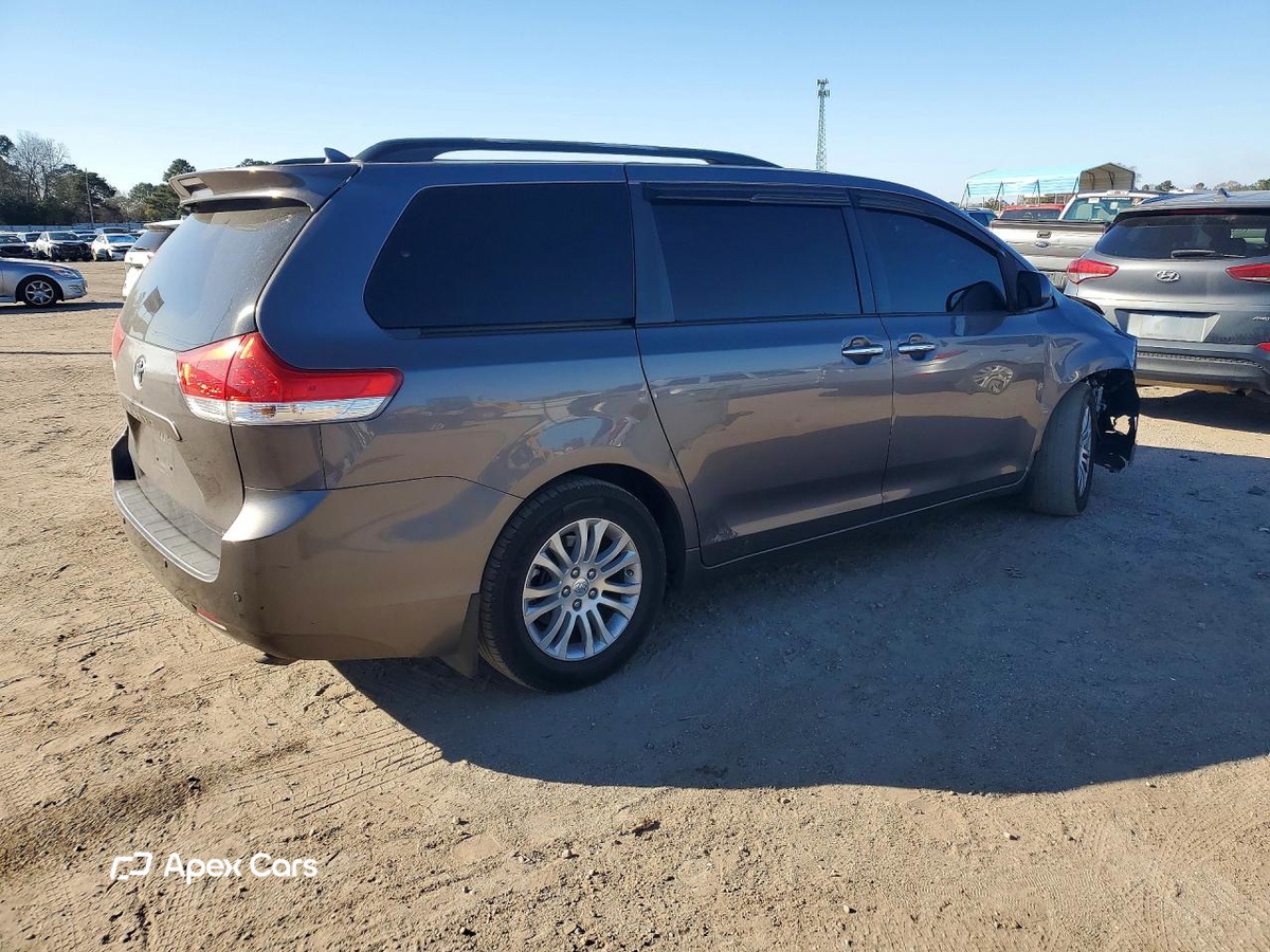 Toyota Sienna 2011