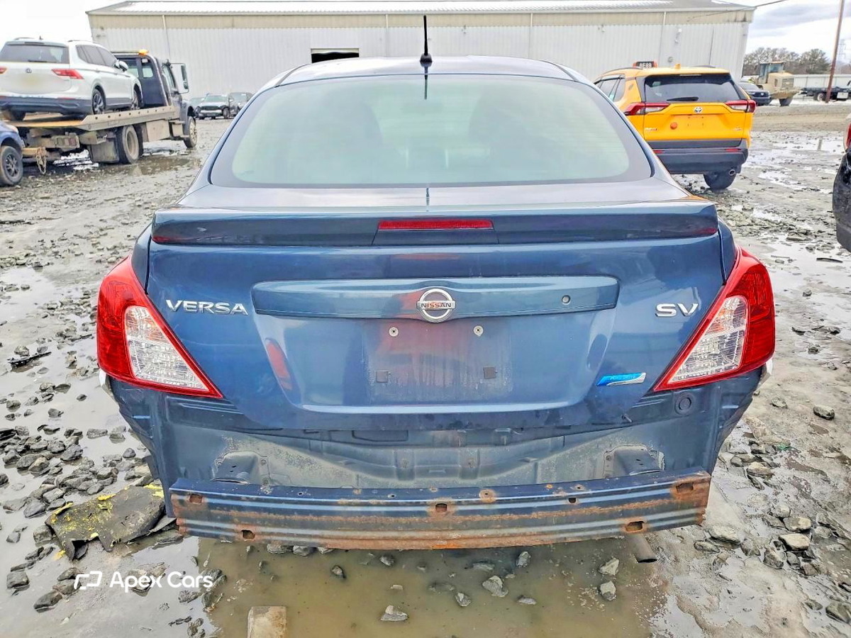 Nissan Versa 2015