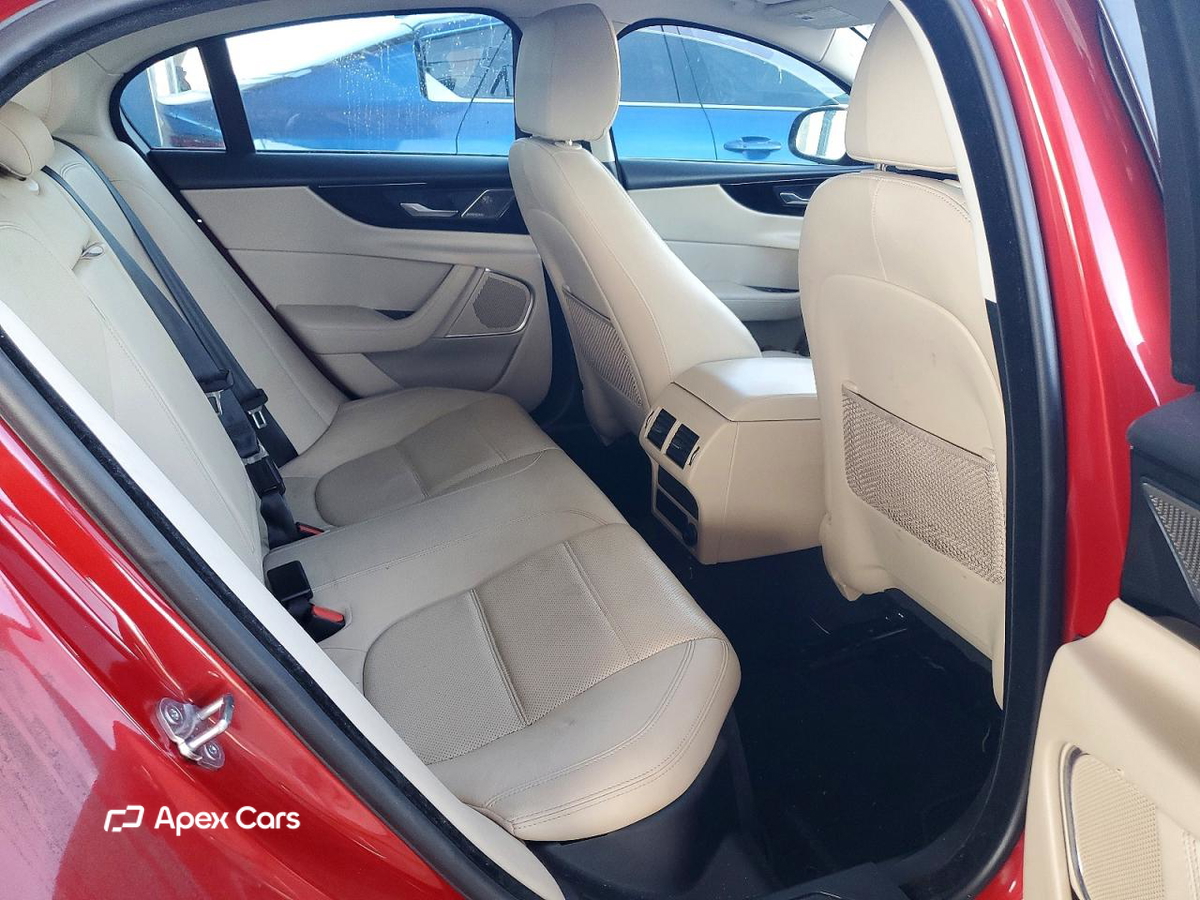 Jaguar XE 2020