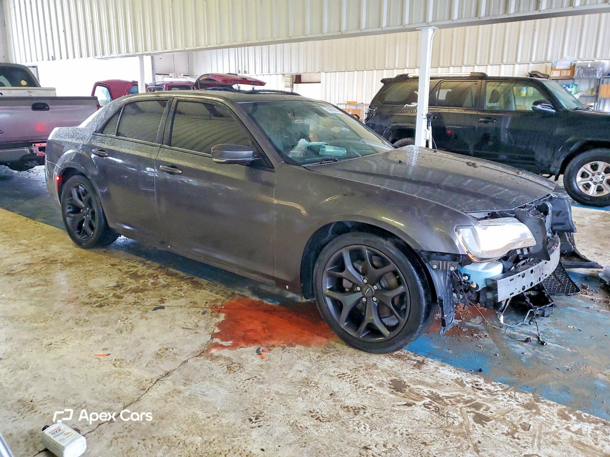 Chrysler 300 2021