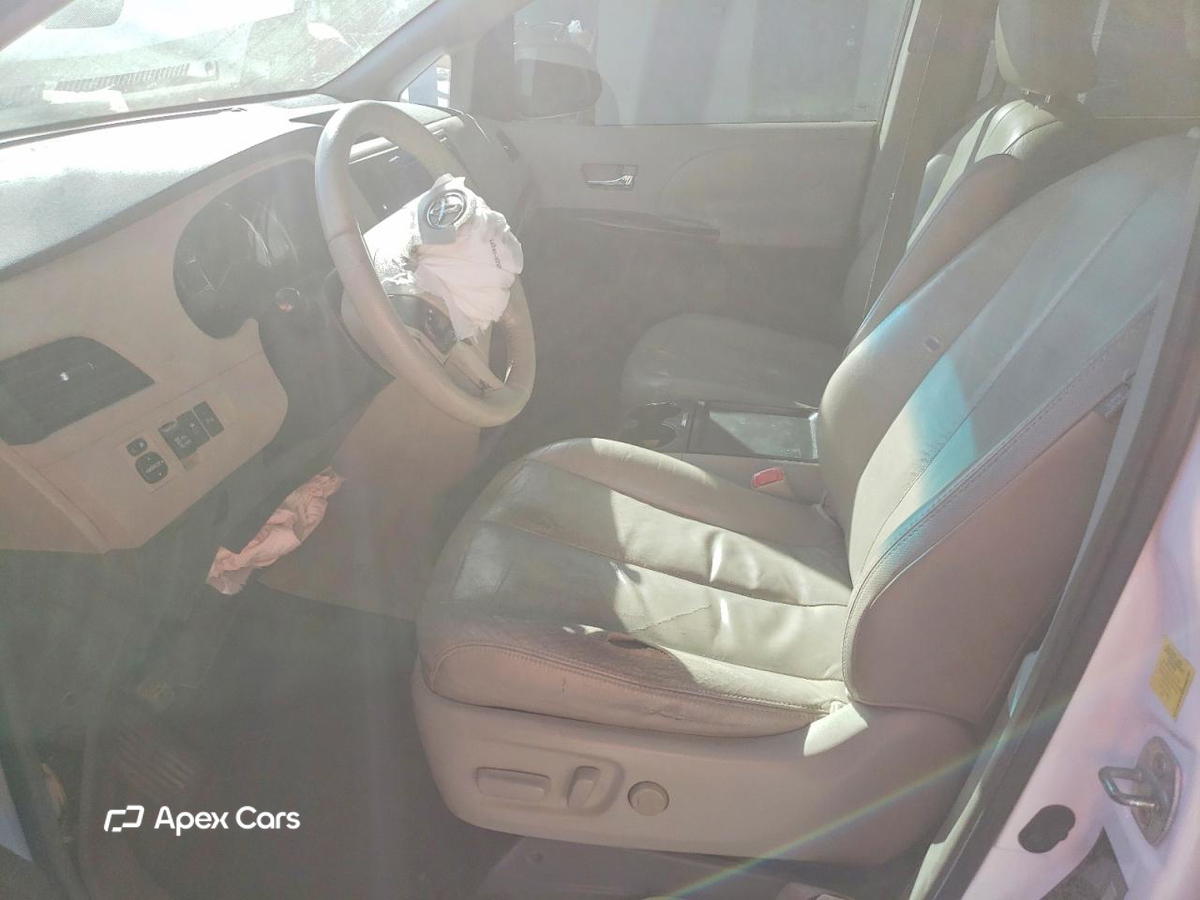 Toyota Sienna 2011