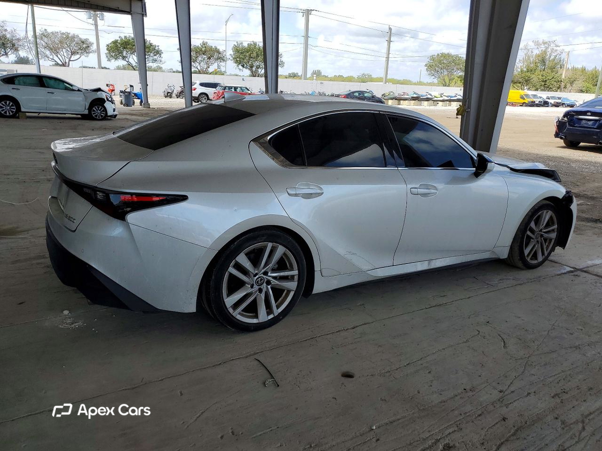 Lexus IS 2024