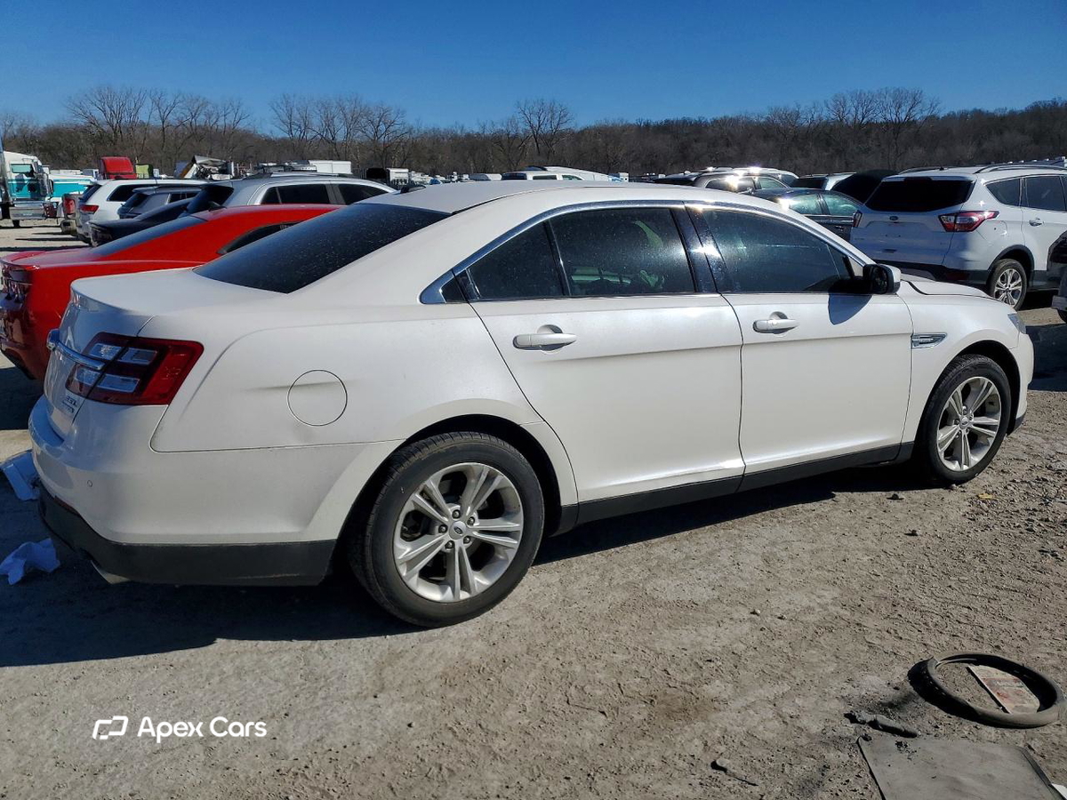 Ford Taurus 2016