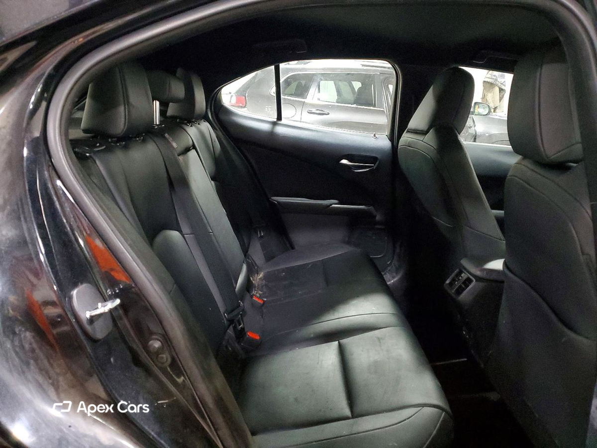 Lexus UX 2021