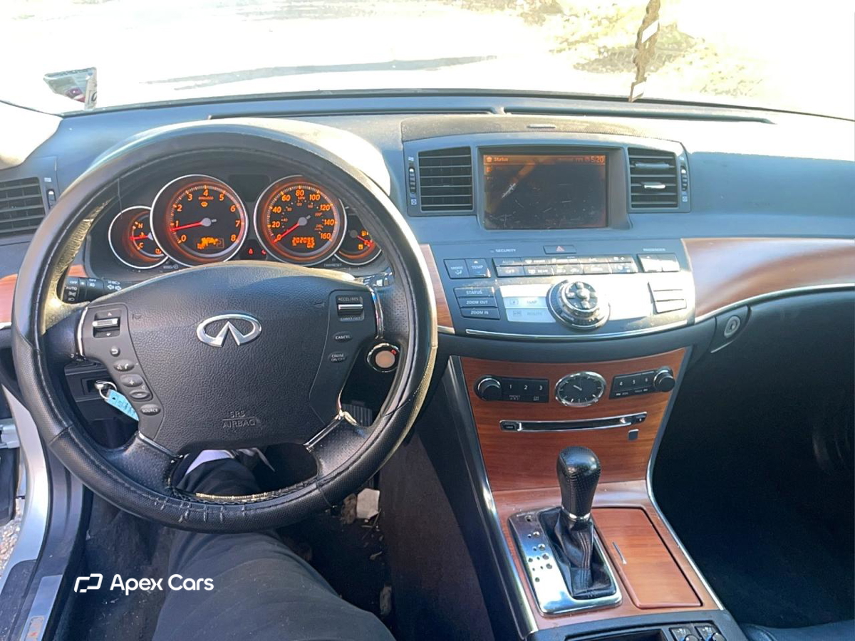 Infiniti M 2006