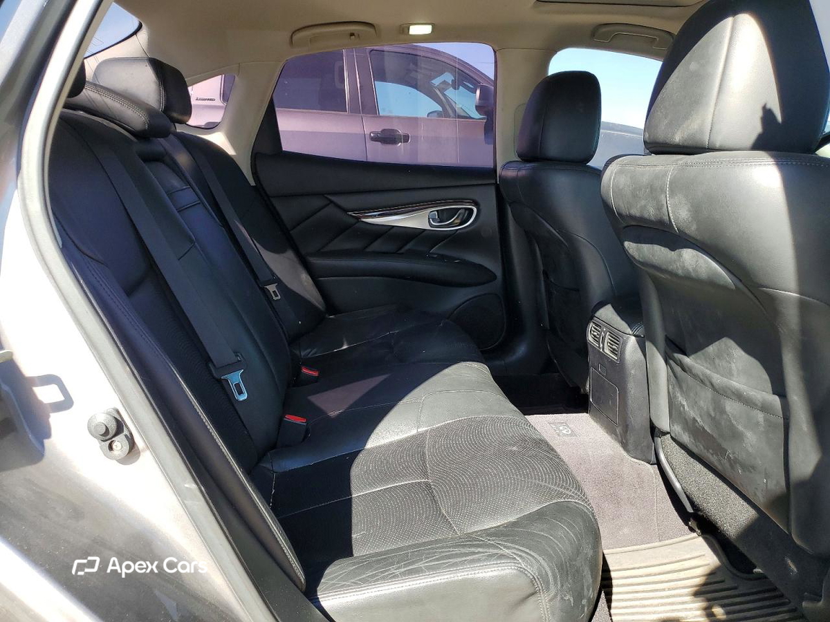 Infiniti M 2013