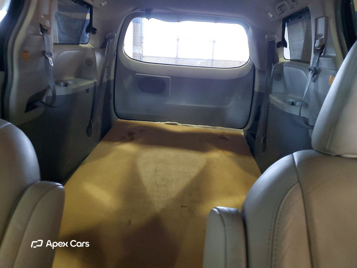 Toyota Sienna 2011