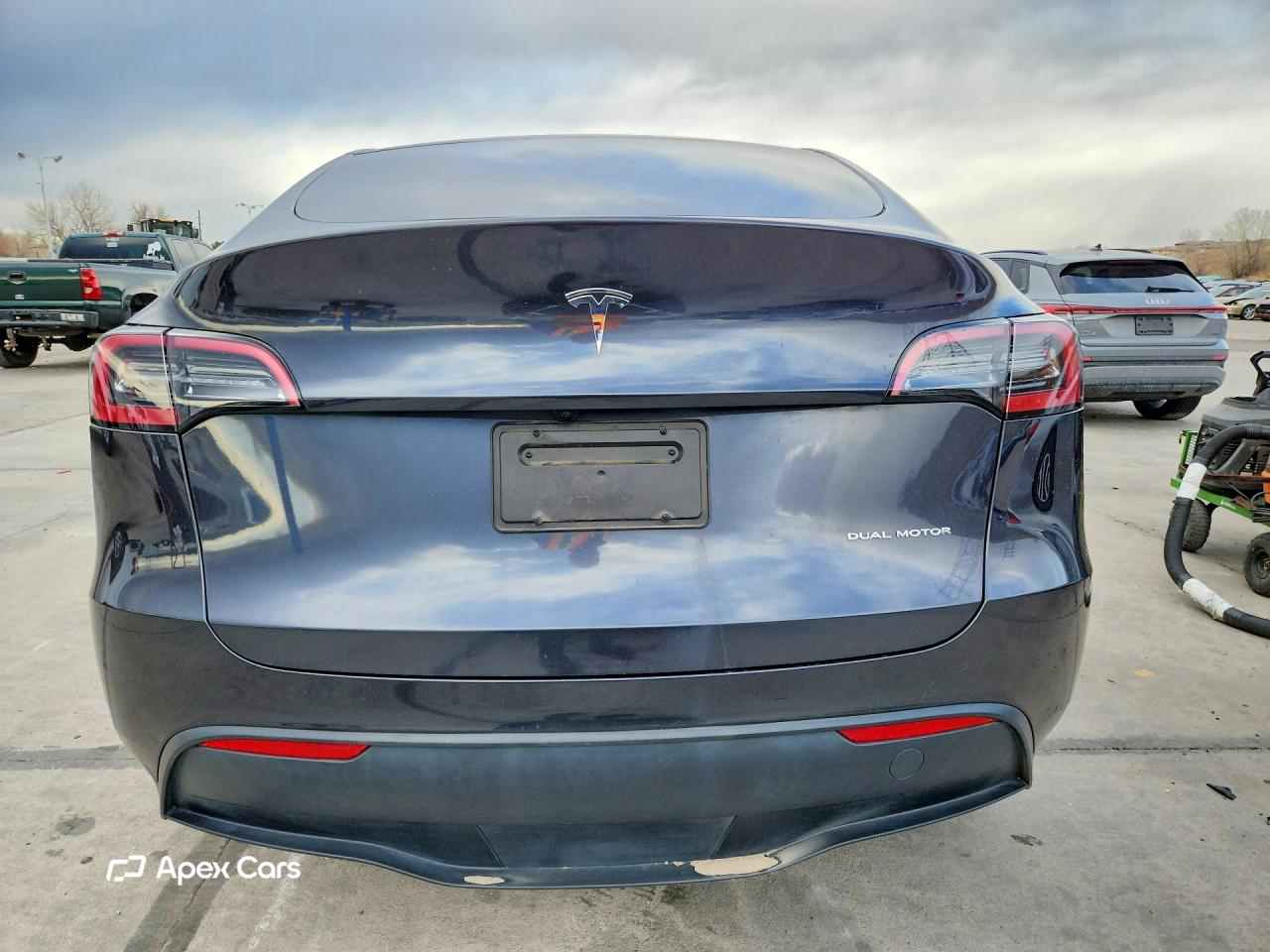 Tesla Model Y 2024
