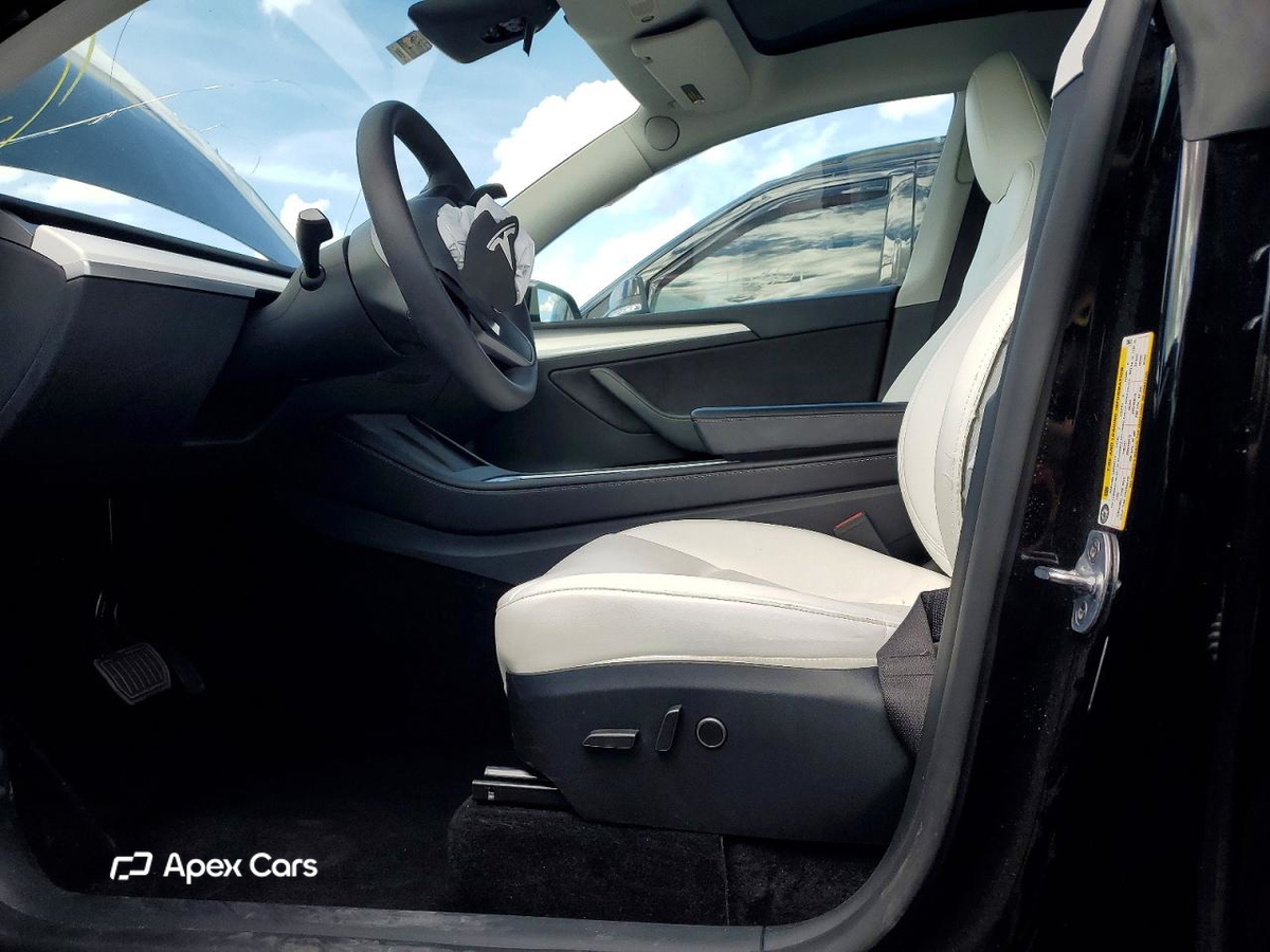 Tesla Model Y 2025