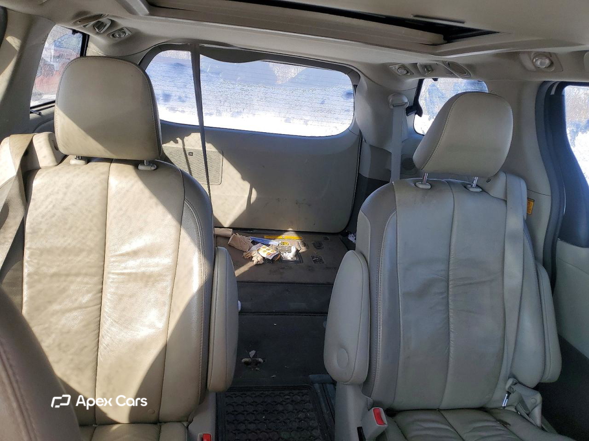 Toyota Sienna 2011