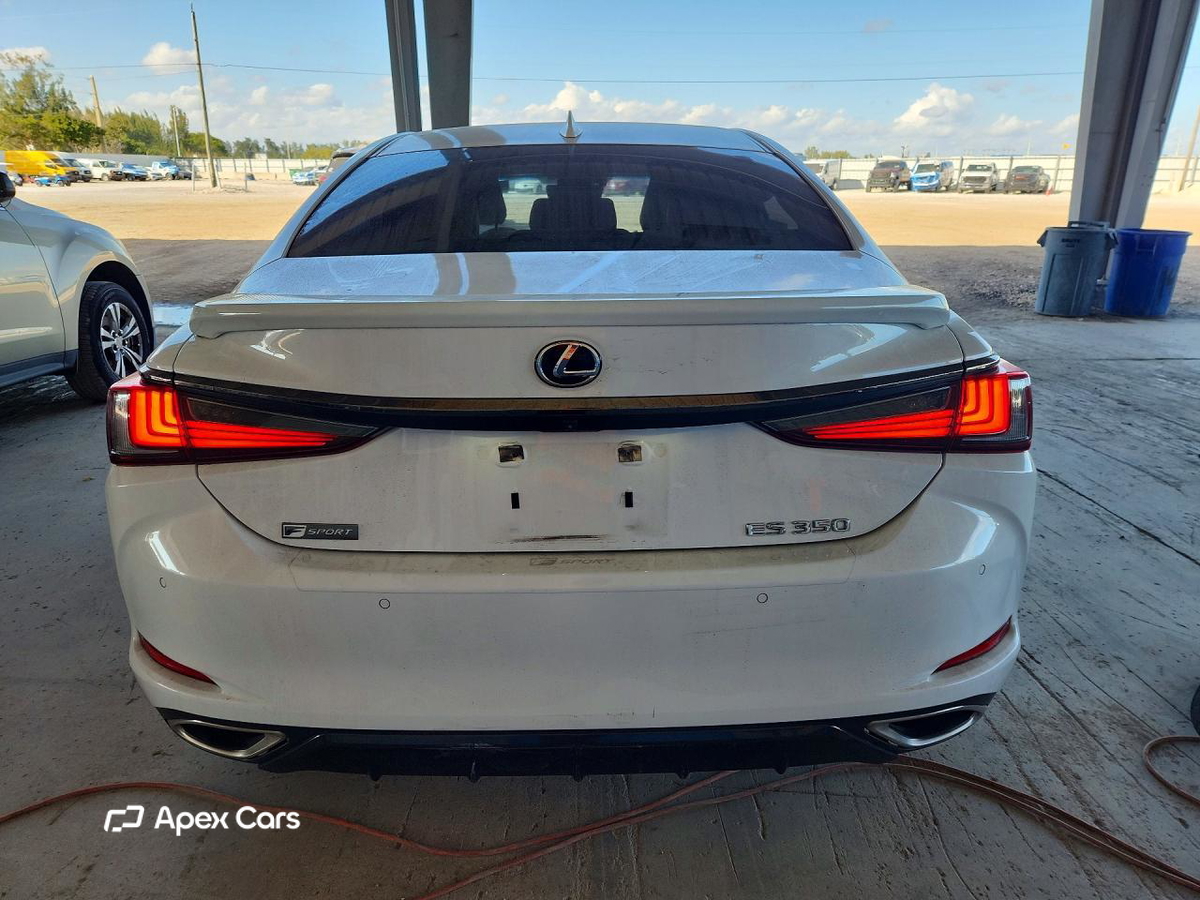 Lexus ES 2021