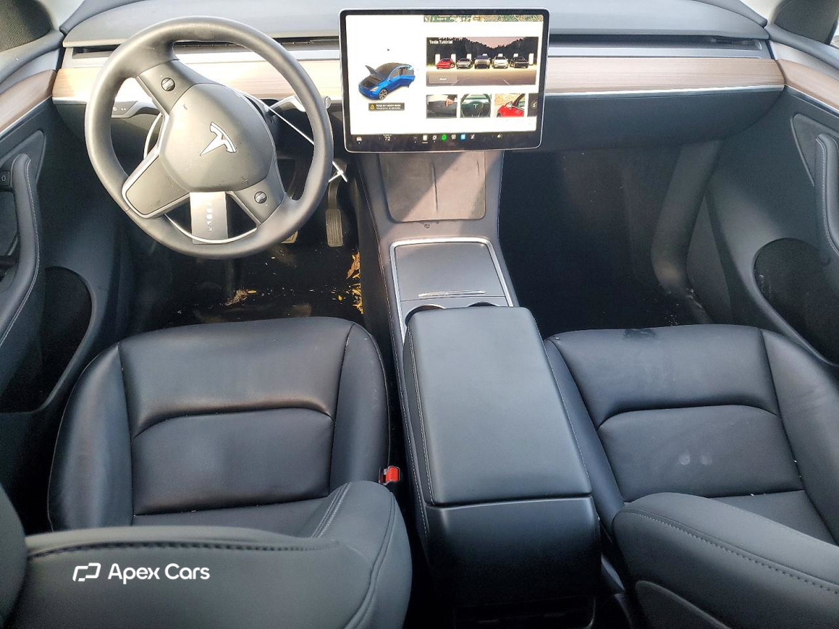 Tesla Model Y 2025