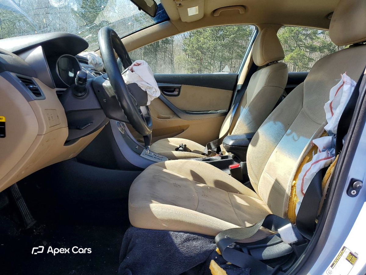 Hyundai Elantra 2012