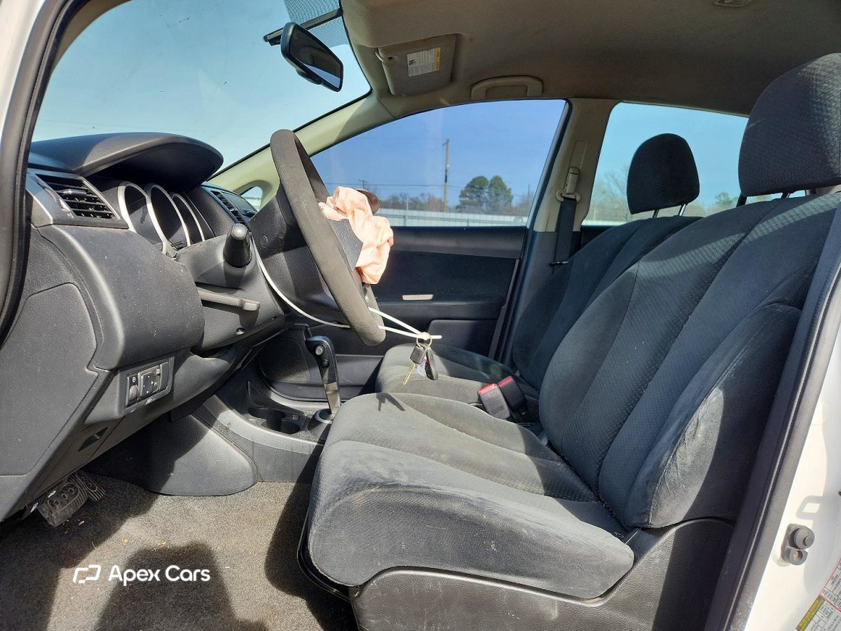 Nissan Versa 2011