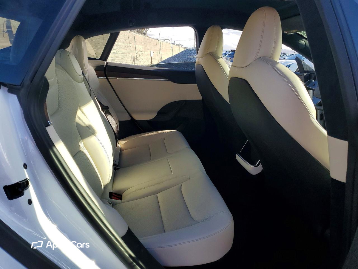 Tesla Model S 2021