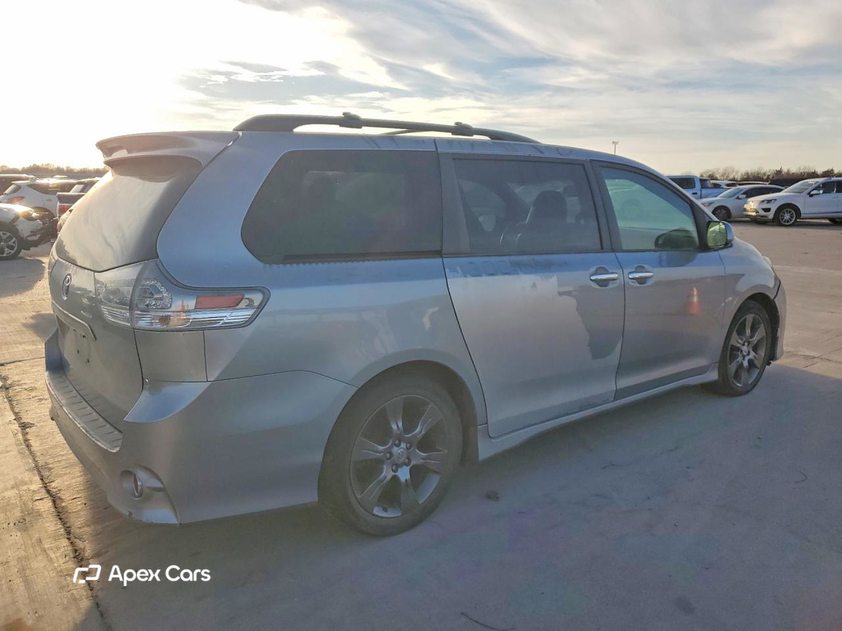 Toyota Sienna 2015