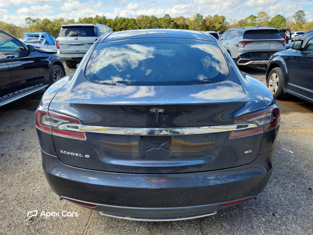Tesla Model S 2015