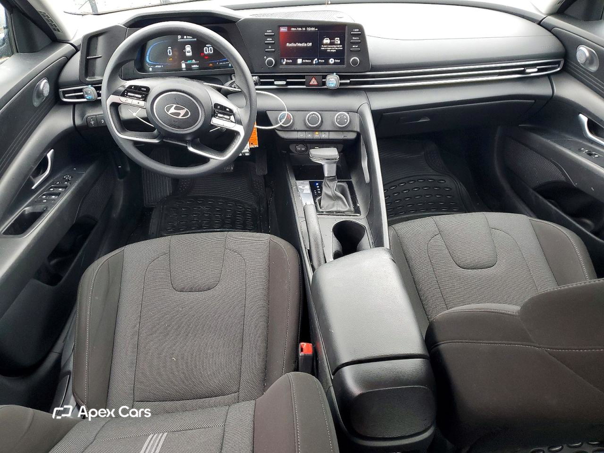 Hyundai Elantra 2025