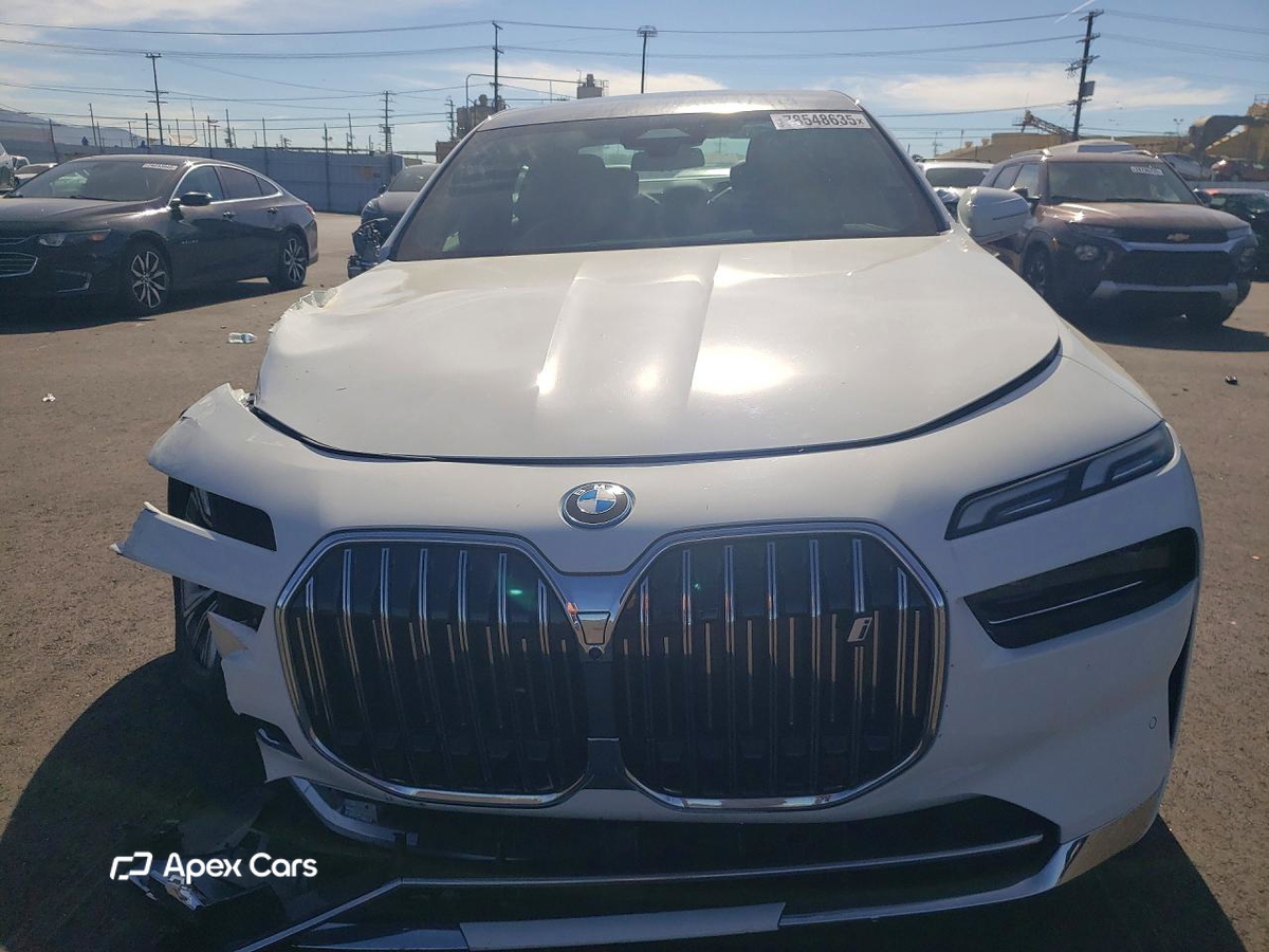 BMW i7 2025