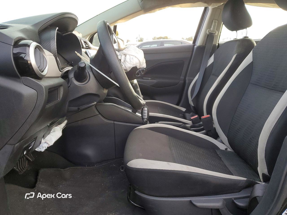 Nissan Versa 2021