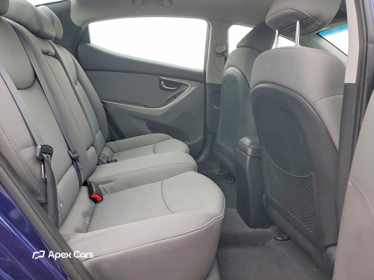 Hyundai Elantra 2012
