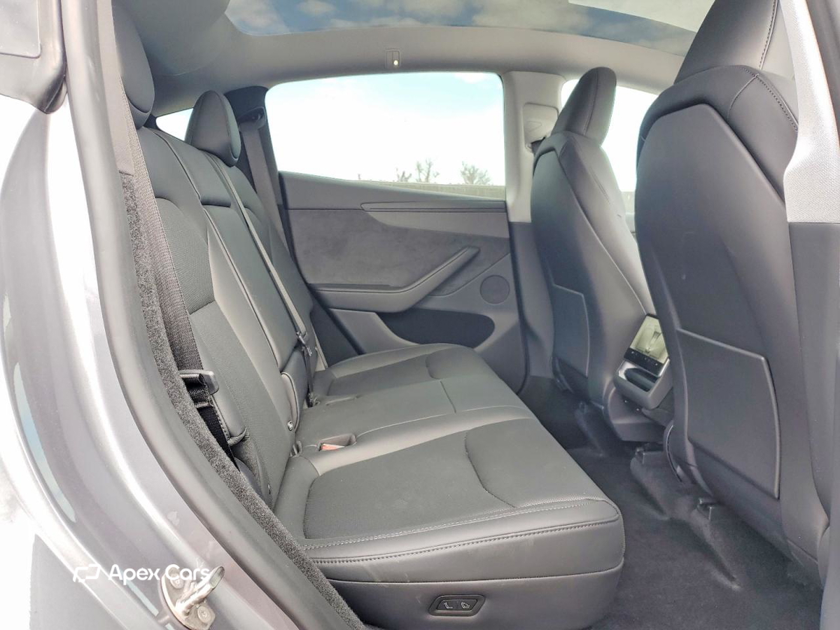 Tesla Model Y 2026