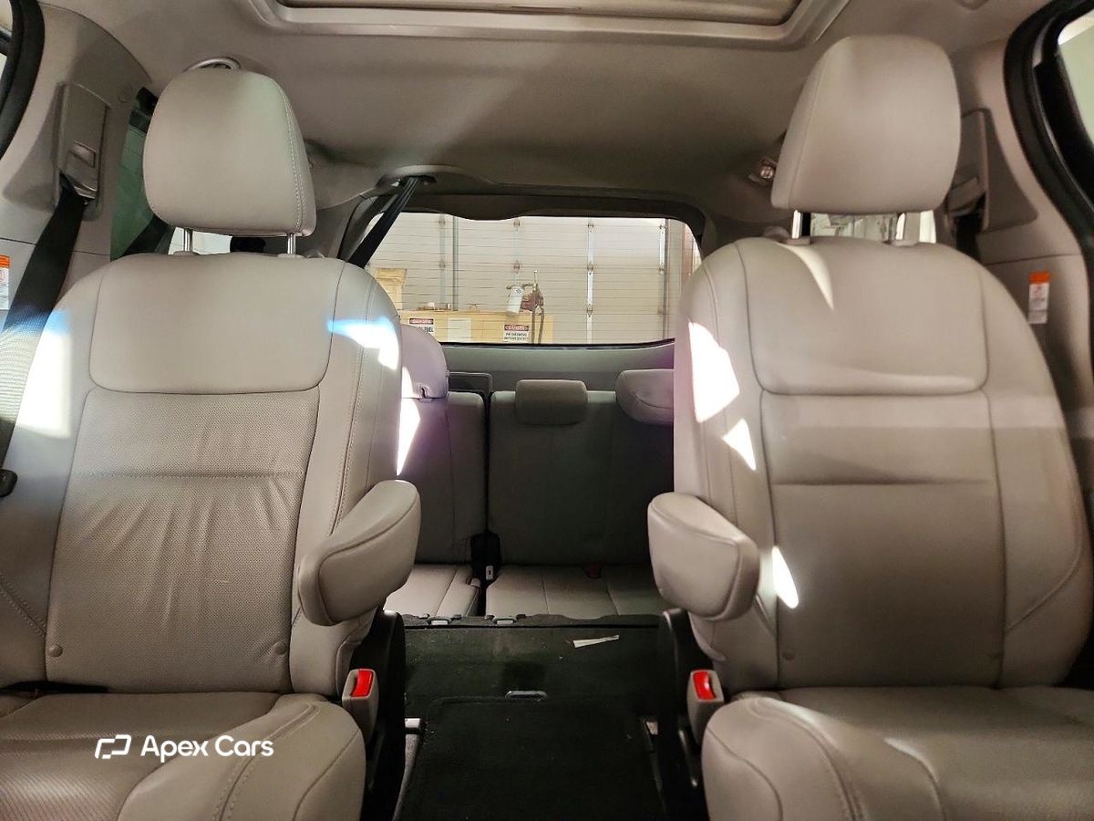 Toyota Sienna 2016