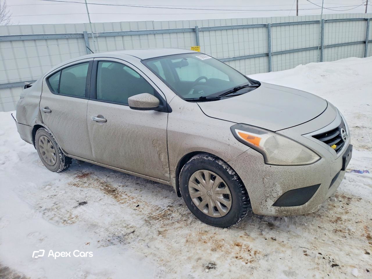 Nissan Versa 2015