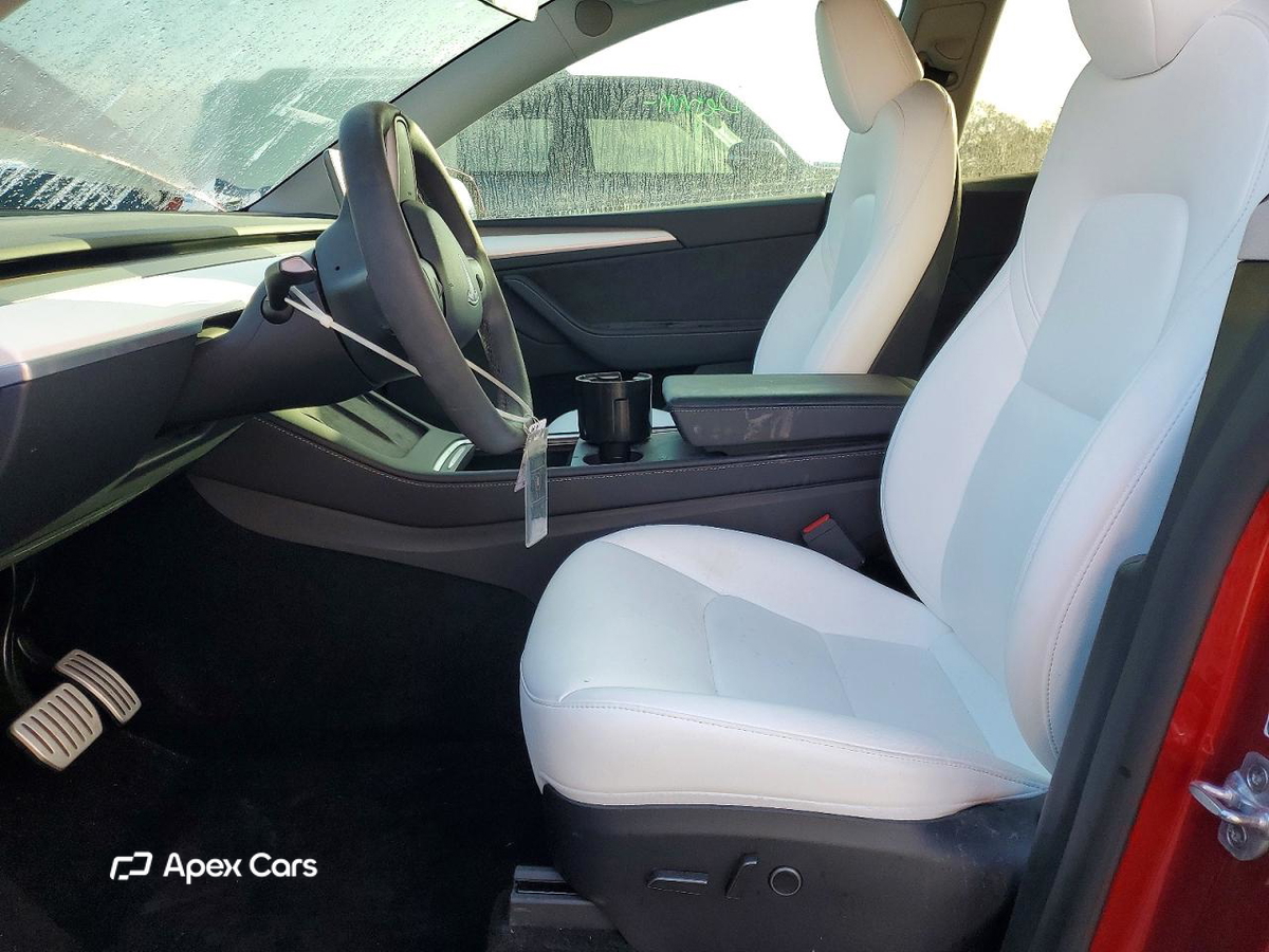 Tesla Model Y 2025