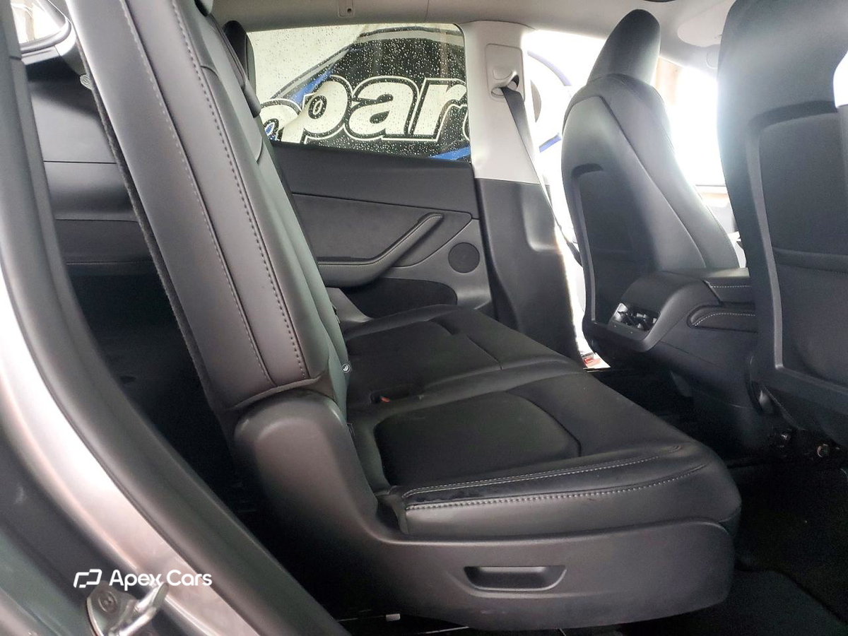 Tesla Model Y 2025