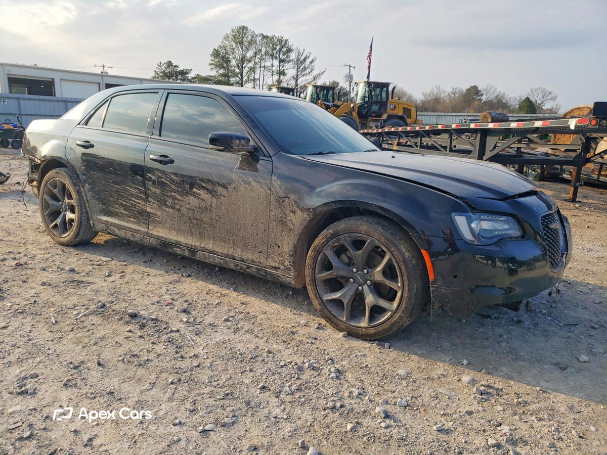 Chrysler 300 2021