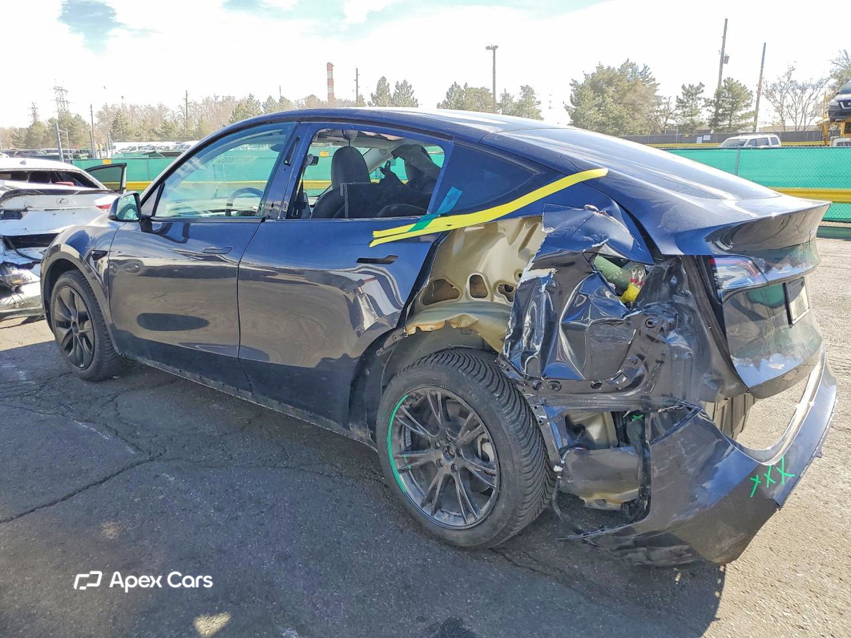 Tesla Model Y 2025