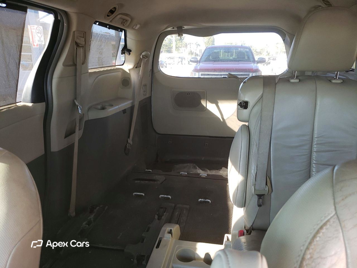 Toyota Sienna 2011