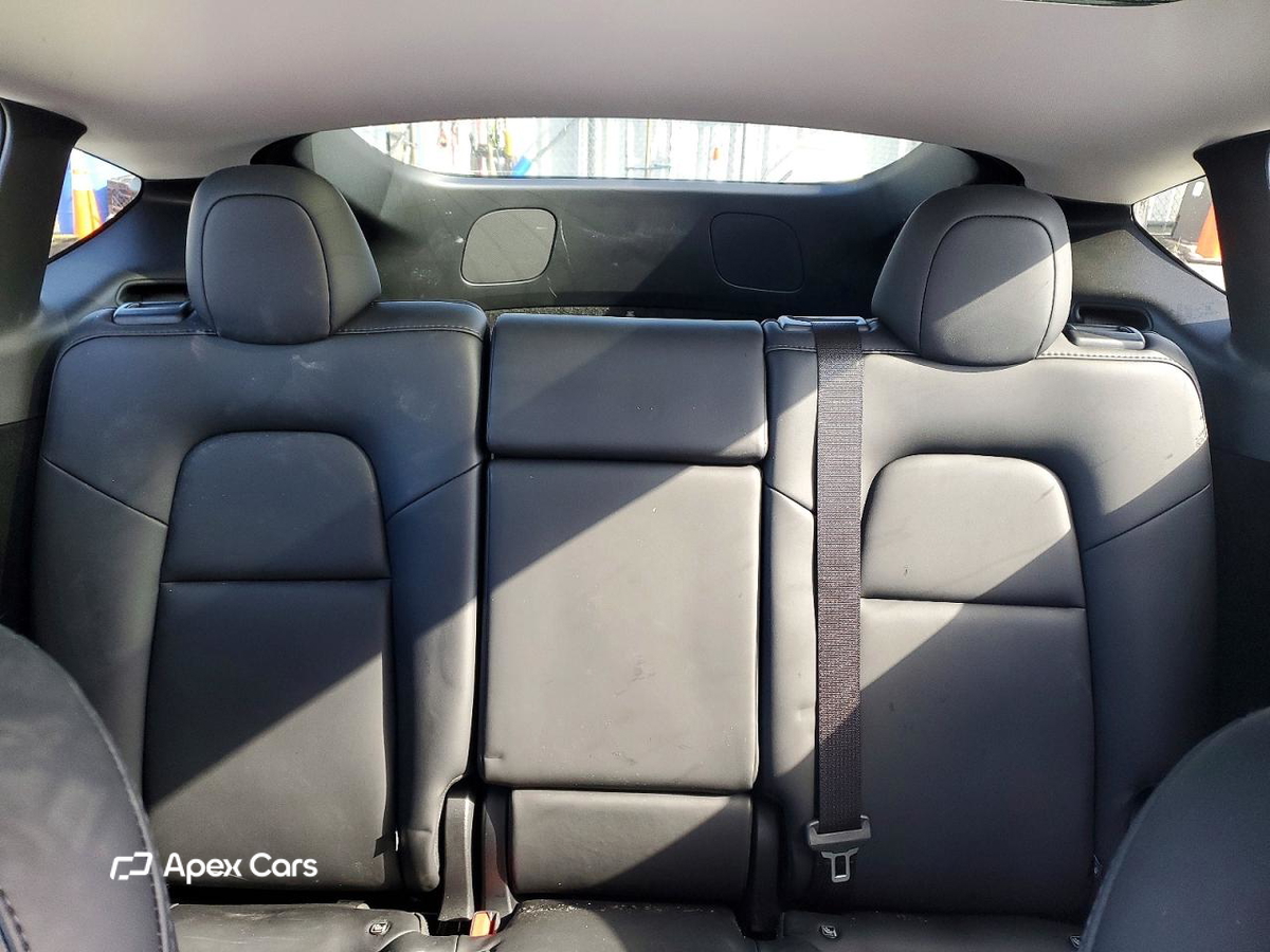 Tesla Model Y 2025
