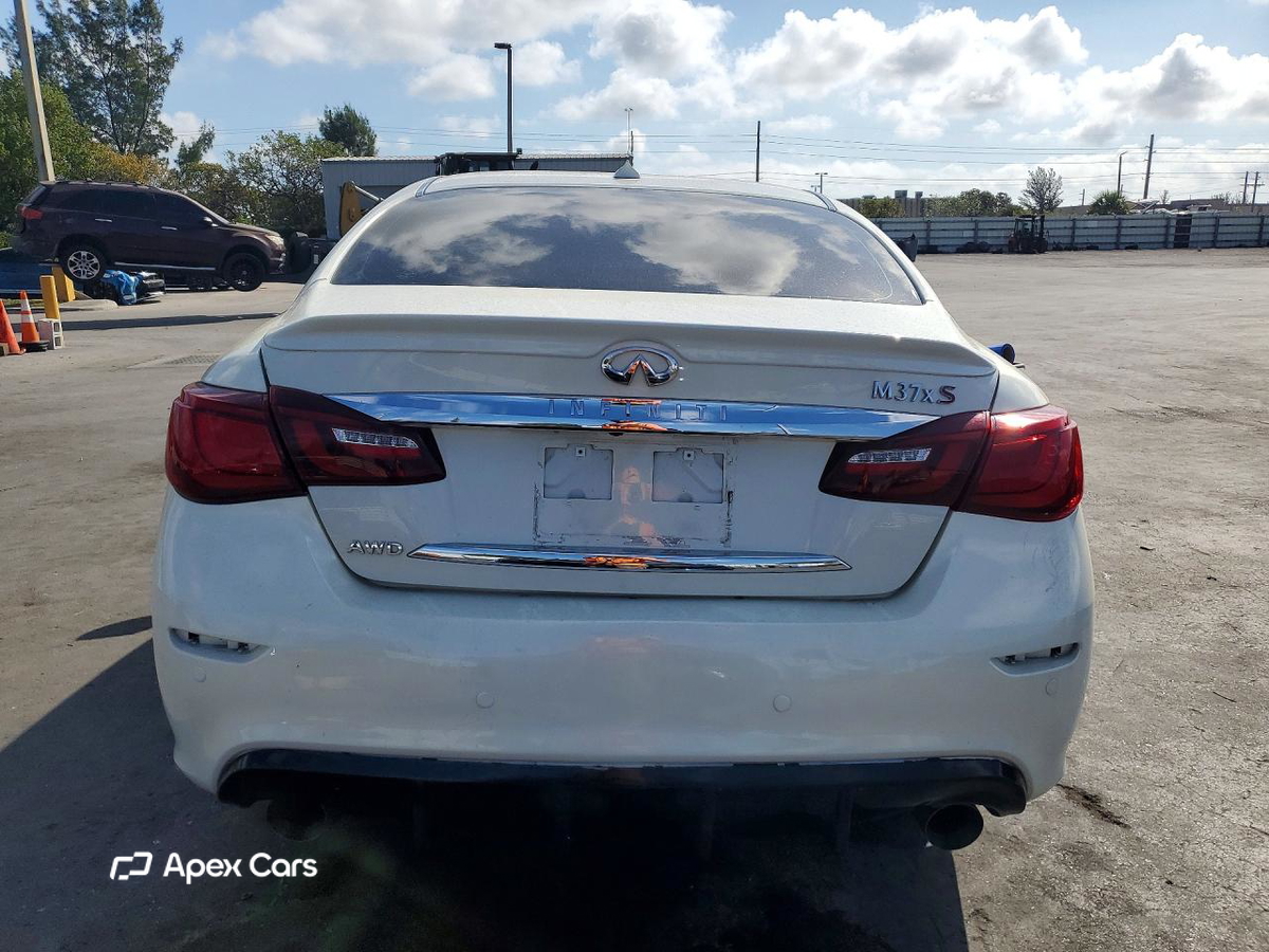 Infiniti M 2013