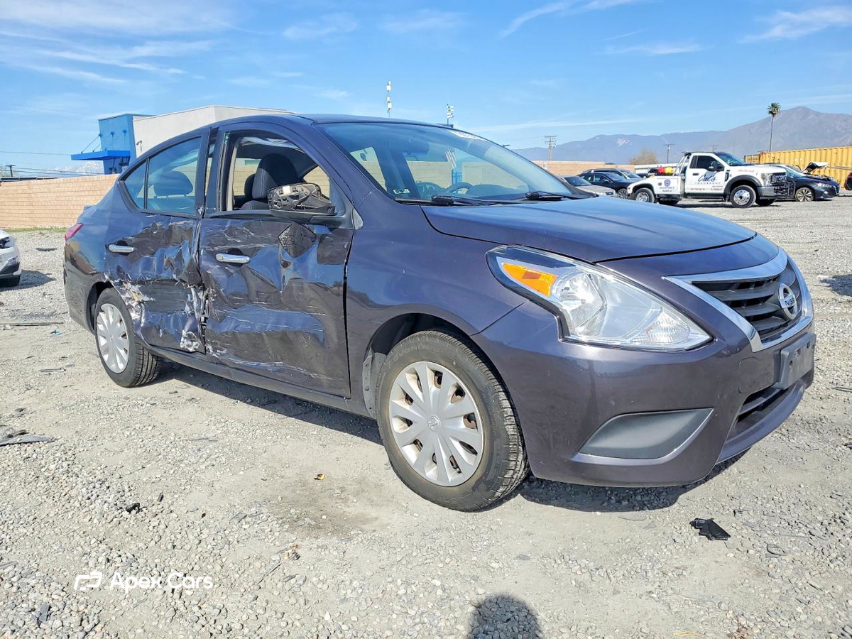 Nissan Versa 2015