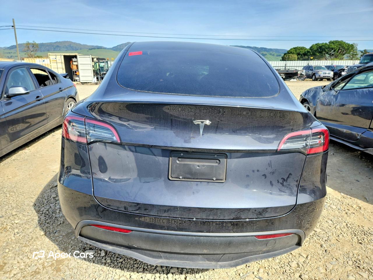 Tesla Model Y 2025