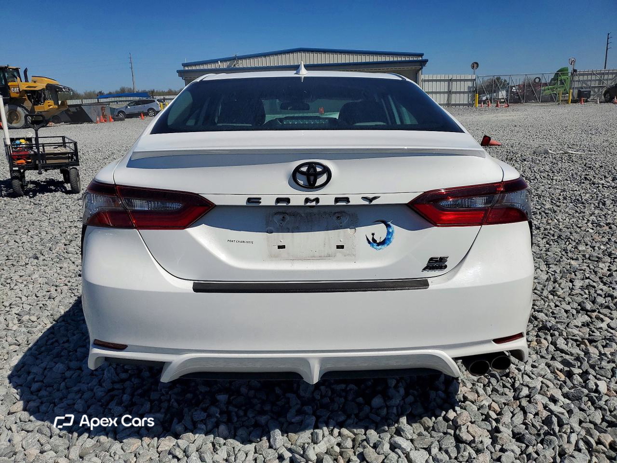 Toyota Camry 2021