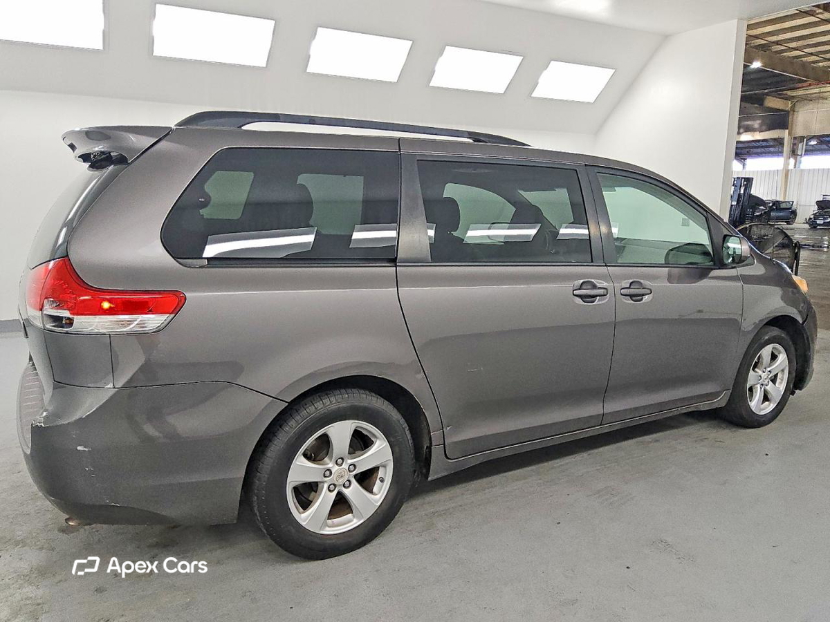 Toyota Sienna 2012