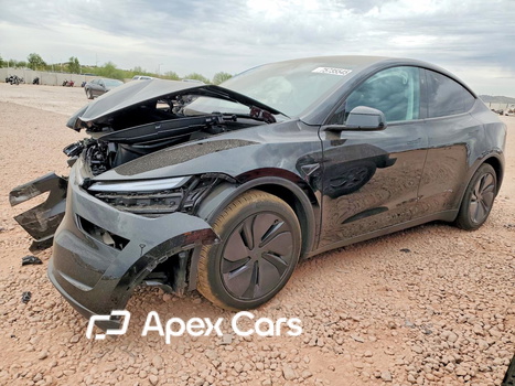 Tesla Model Y 2026 - Image 1 of 14