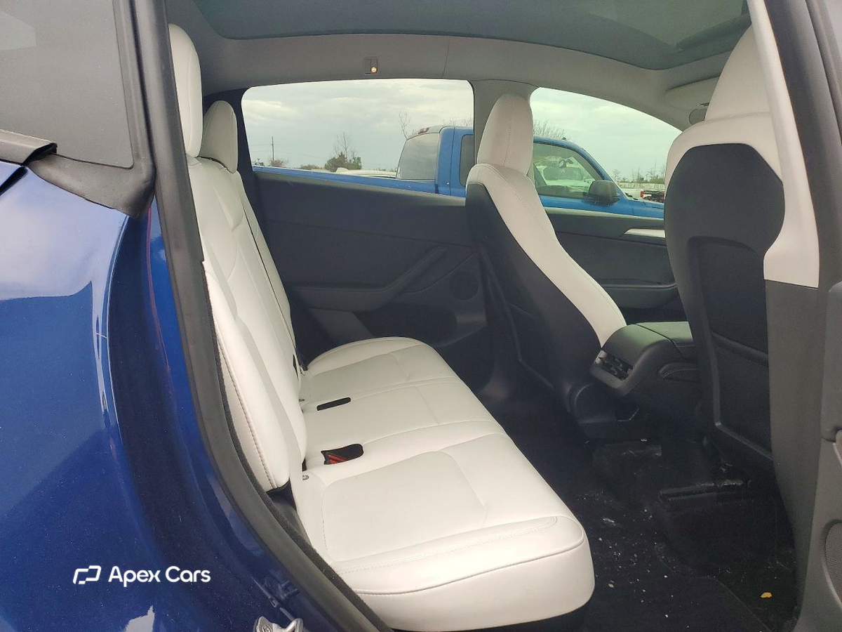 Tesla Model Y 2024