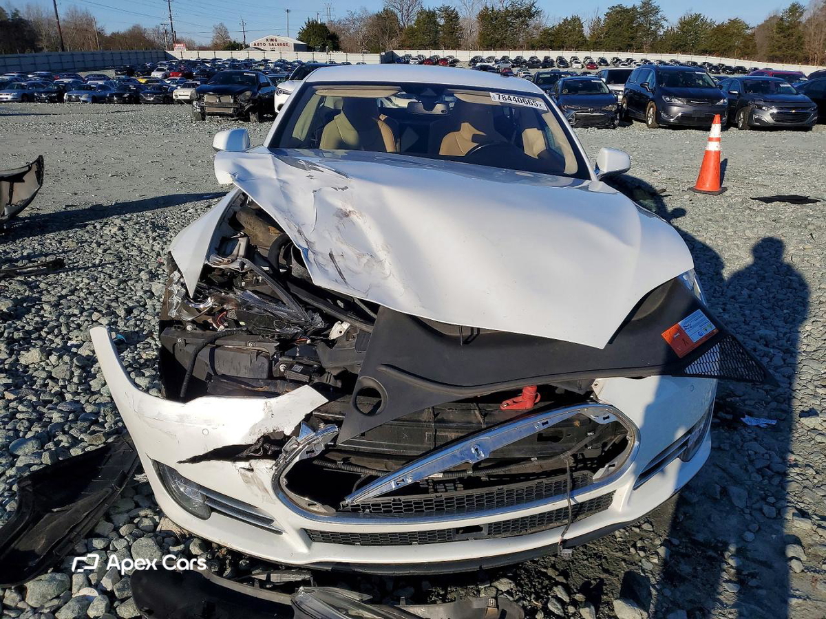 Tesla Model S 2015