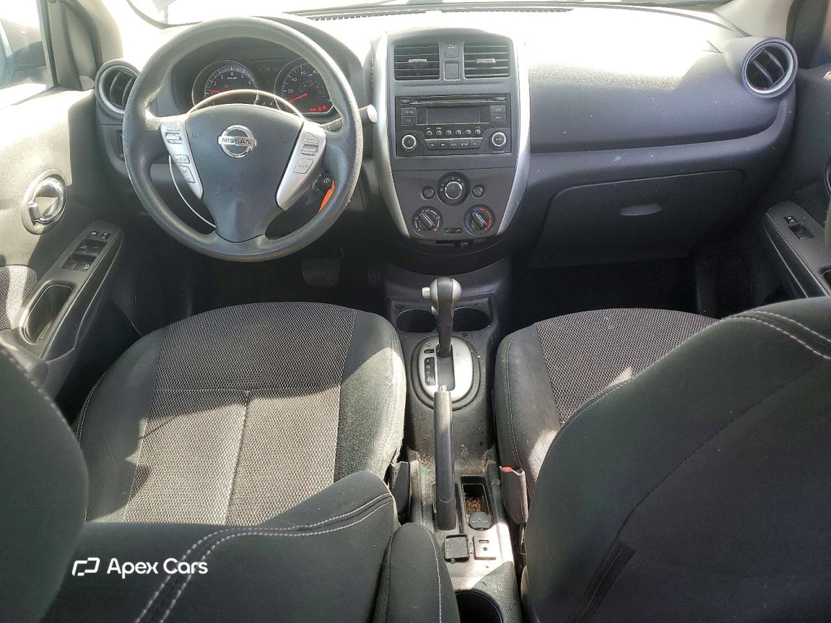 Nissan Versa 2015