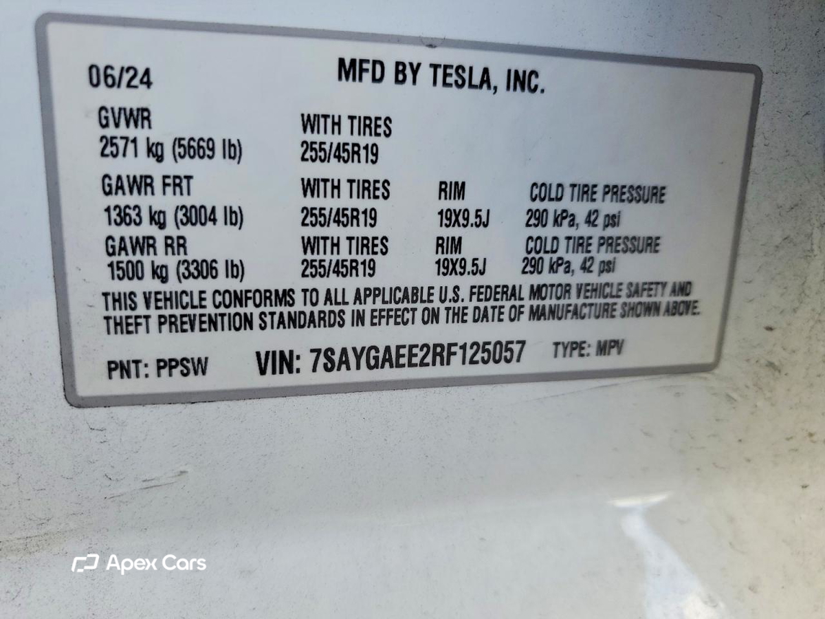 Tesla Model Y 2024