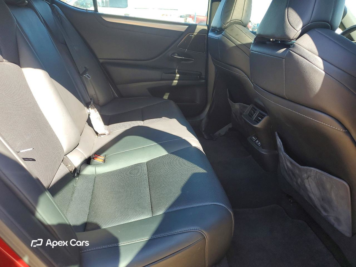 Lexus ES 2019