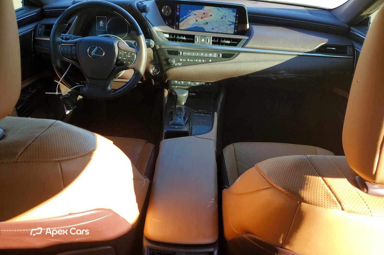 Lexus ES 2019