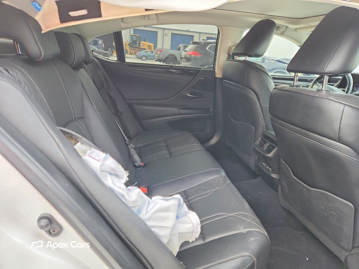 Lexus ES 2020