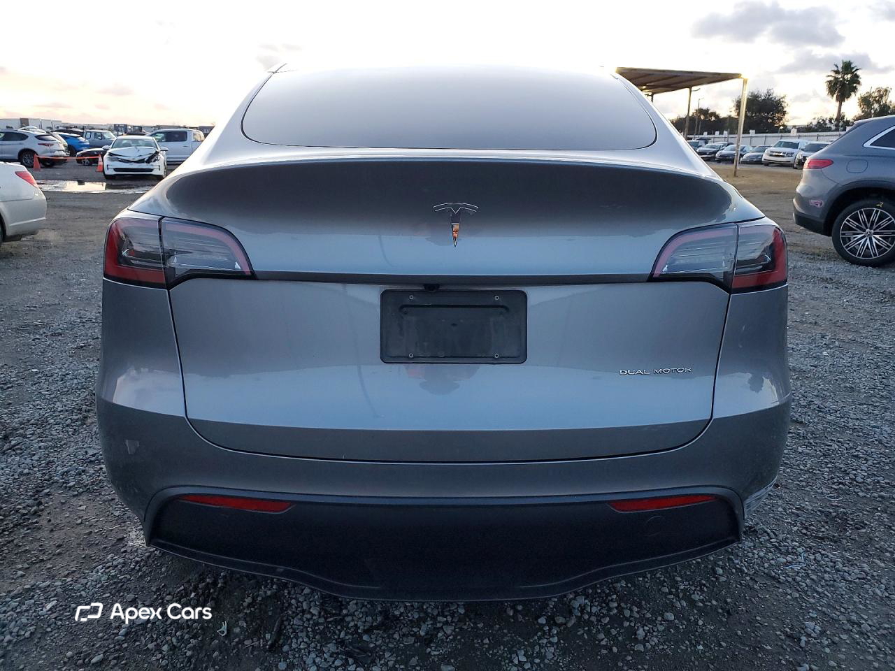 Tesla Model Y 2025