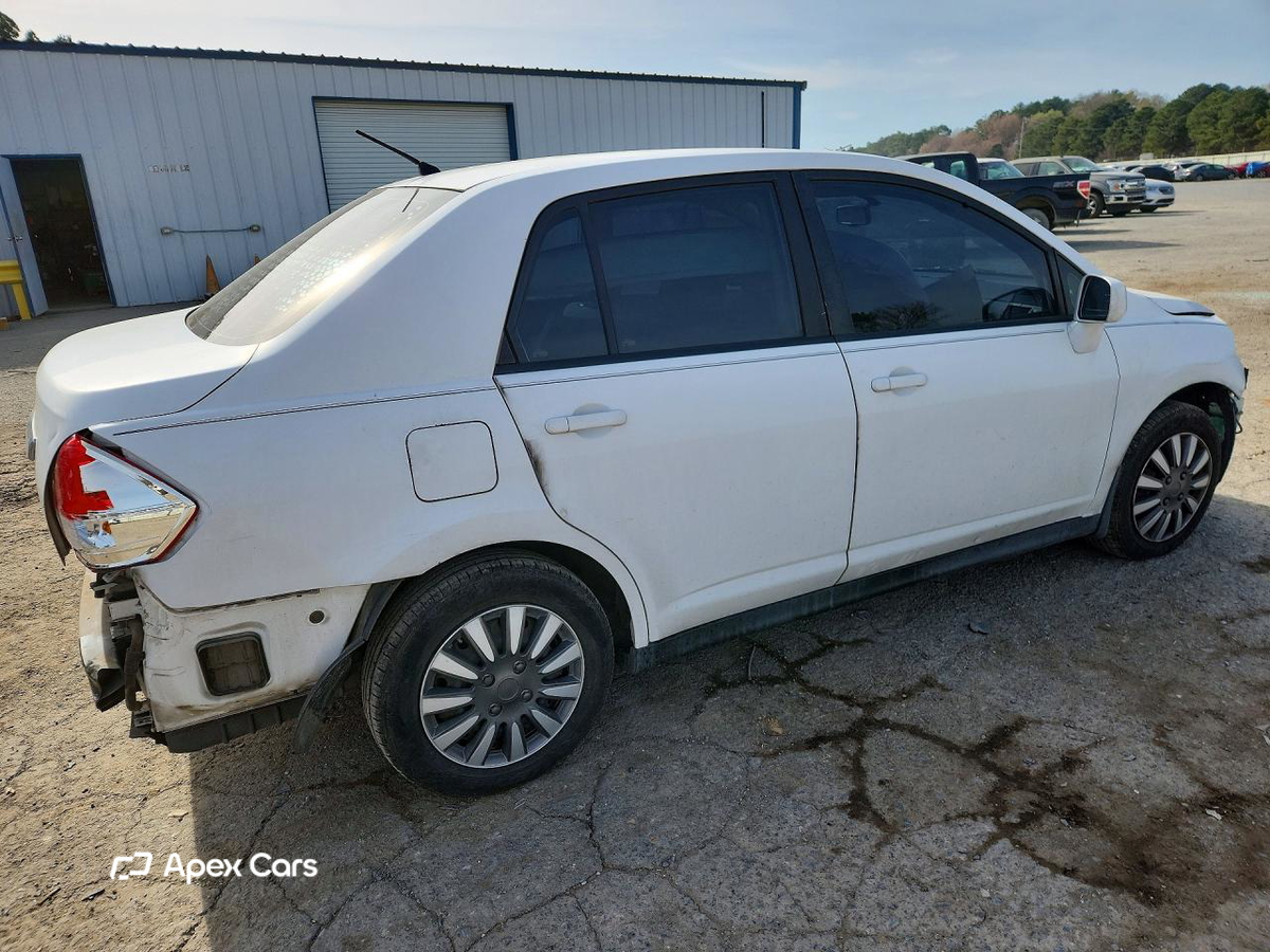 Nissan Versa 2011